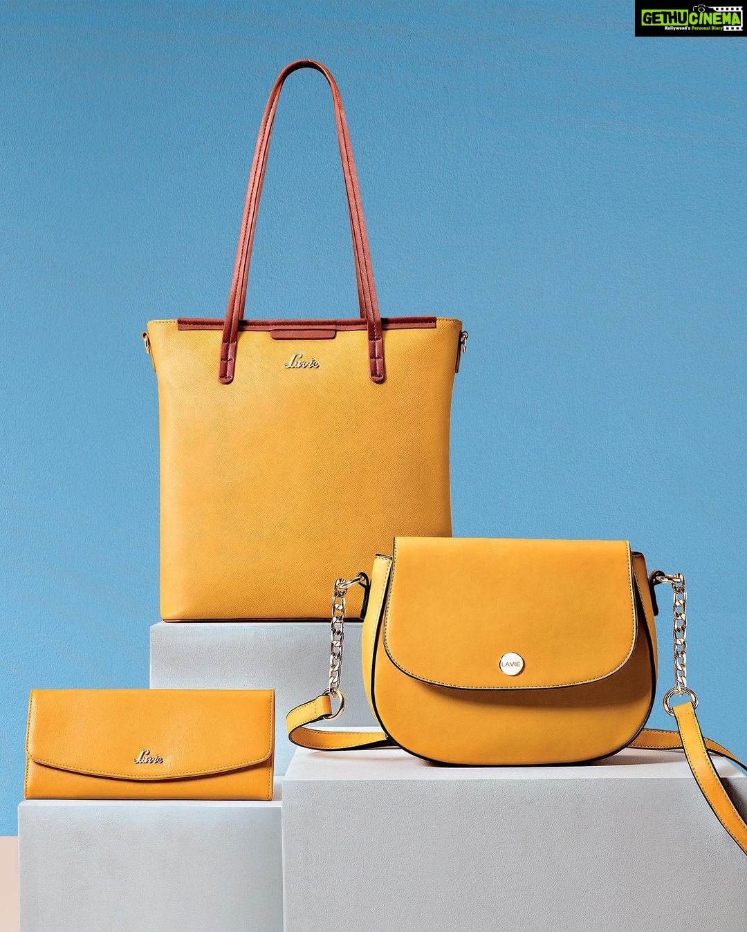 Anushka Sharma Instagram - Bag overload? Nah, just having the best of time with these gorgeous @lavieworld bags! Shop the hottest collection on @myntra only during #MyntraEndOfReasonSale . #lavieworld #laviexAnushka #fickleisfun #lavieenrose #MyntraEndOfReasonSale #sale #handbag #ad