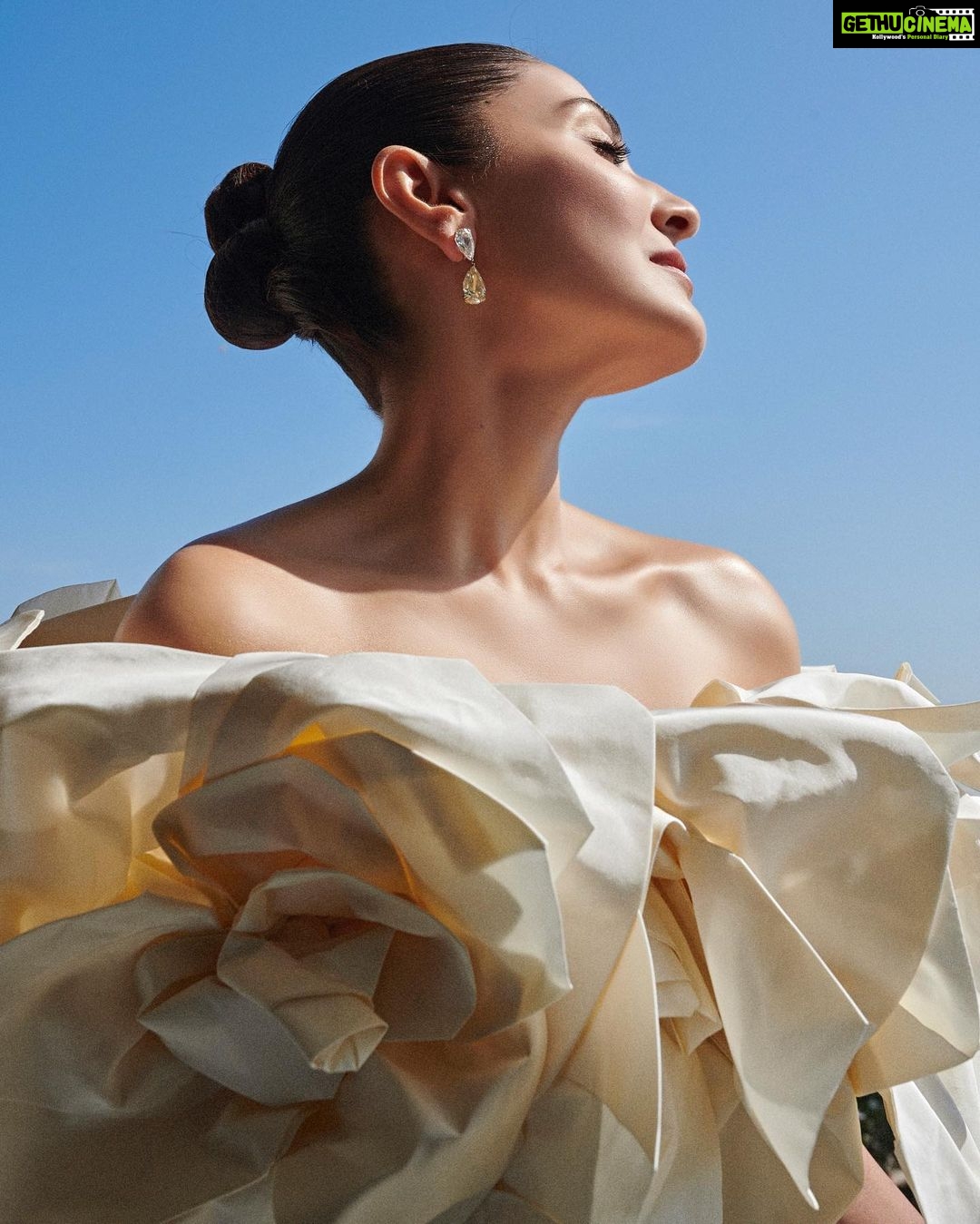 Anushka Sharma Instagram - 🤍 @festivaldecannes @lorealparis @richardquinn @gianvitorossi @chopard @puneetbsaini @yiannitsapatori @priyankarkapadia @vaishnavpraveen @thehouseofpixels #WalkYourWorth #Cannes2023