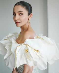 Anushka Sharma Instagram - 🤍 @festivaldecannes @lorealparis @richardquinn @gianvitorossi @chopard @puneetbsaini @yiannitsapatori @priyankarkapadia @vaishnavpraveen @thehouseofpixels #WalkYourWorth #Cannes2023