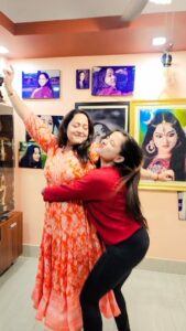 Aparajita Auddy Instagram - Paisa nehi chaheda, Maine payar chaheda😜 @priyankabhattacharjeebubly , , , #mainupaisanichahidamainupyarchahida❤️😘🤗 #us #goals #happiness #momdaughter #happiest #instalike #instareels #reelinstagram