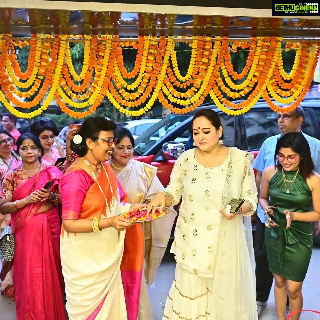 Aparajita Auddy Instagram - নববর্ষের সারাদিন