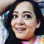 Aparajita Auddy Instagram – বিলাস ঘরেই বসন্ত রঙ নামে,
অচিন সুতোয় হাত-পা এখন বাঁধা;
ঘরের আকাশ কাব্য-ভেজা মেঘ,
জীবন বোনে কঠিন জটিল ধাঁধা