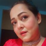 Aparajita Auddy Instagram - মেঘের মতো ভিজবো না আর একা, কলম ধরি, লিখবো পদ্য সারি; ডায়েরি জুড়ে কাটাকুটির আদর, এইটুকুই যে প্রেম করতে পারি..#reelsindia #viral#Instagram