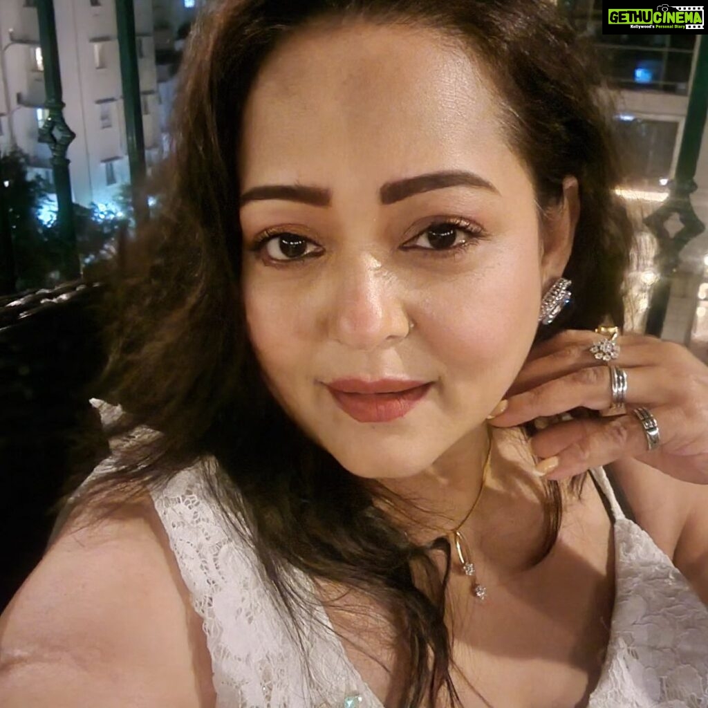 Aparajita Auddy Instagram - We need the spirit of Sunday carried over to Monday and continued until Saturday 😊 #weekend #saturdaynight #havefun #blessed #instagram
