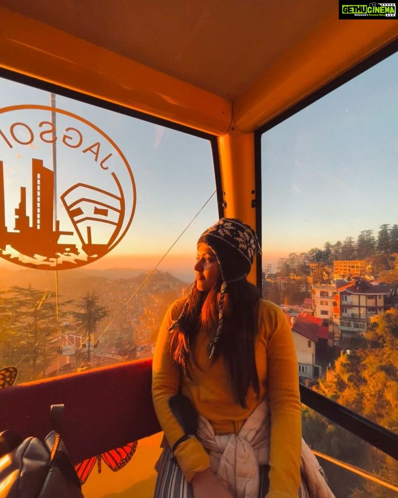 Aparna Das Instagram - Am I dreaming 💭 #beautifuldestinations #shimla #ropeway #city