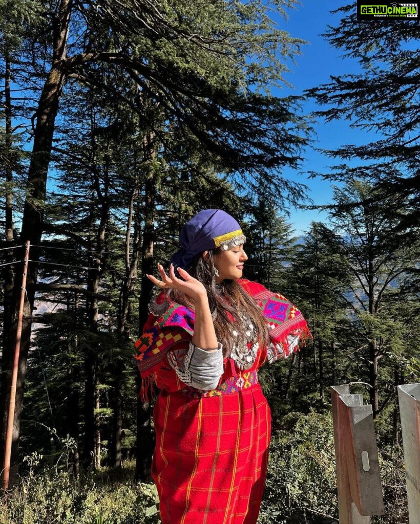 Aparna Das Instagram - That Mandatory click #shimla Rate this look ☺️