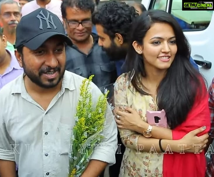 Aparna Das Instagram - Sreeja wishing manu a very happy b'day ππβ€β€ #birthday #vineethsreenivasan #manoharam. . . . So lucky to have met you in life. Respect you for such an amazing person you are. Stay the same and live longgggg vineethetta !!! πβ€