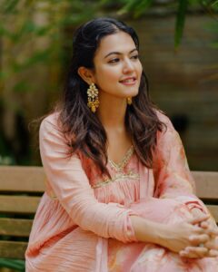 Aparna Das Instagram - 🌸🌸🌸
.
.

coordination: @laamiya.c.k 
photo : @shone_sibi 
outfit: @nairadesignerboutique