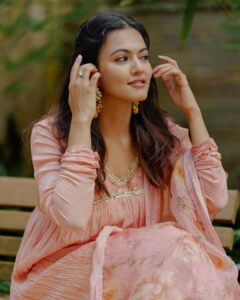 Aparna Das Instagram - 🌸🌸🌸
.
.

coordination: @laamiya.c.k 
photo : @shone_sibi 
outfit: @nairadesignerboutique