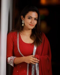 Aparna Das Instagram - ♥️
.
Styling: @gayathribalasubramanian21 
Outfit: @label_afeera
Captured by: @sat_narain @dhivakar_09 & team