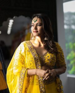 Aparna Das Instagram - 🌻

Outfit @savinidii_official 
Styling @gayathribalasubramanian21
Make up @kaviyaartistry_off
Shot by @crackjackphotography 
Jewellery @fineshinejewels