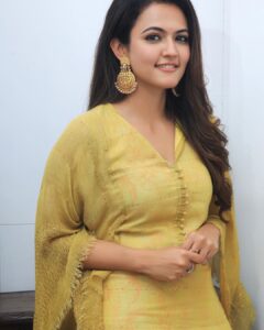 Aparna Das Instagram - Me ☺️
.
.
Styling: @gayathribalasubramanian21 
Costume: @rehanabasheerofficial
Pink outfit Earrings: @fineshinejewels
Other pic earrings. : @mspinkpantherjewel 
PC: @kanaastudioz