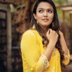 Aparna Das Instagram - Flower child 🌻 . Styling: @gayathribalasubramanian21 Costume: @rosette.attire Earrings: @rajianand Pc: @crackjackphotography #DADA #dadapromotions