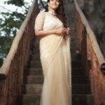 Aparna Das Instagram – When in doubt, wear a saree! 🤍
.
.

Styling: @gayathribalasubramanian21

Wearing: @thedressshopchennai

Accessories: @fineshinejewels

PC: @kanaastudioz