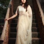 Aparna Das Instagram - When in doubt, wear a saree! 🤍 . . Styling: @gayathribalasubramanian21 Wearing: @thedressshopchennai Accessories: @fineshinejewels PC: @kanaastudioz