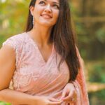 Aparna Das Instagram - Powerful in pink🌸 🥻 : @rutwva_insta 📸 : @rahul_raj_._r