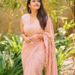 Aparna Das Instagram - Powerful in pink🌸 🥻 : @rutwva_insta 📸 : @rahul_raj_._r