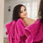 Apsara Rani Instagram – Do the magic✨
.
.
.
TVC ad shoot for coconut hair oil
@rahuldevsorvino 

#tvc #adshoot #ads #apsara #apsararani #hairoil #curlyhair #coconutoil