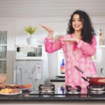 Apsara Rani Instagram – Always fun shooting with kids😍
.
.
.
Tvc for cooking coconut oil @rahuldevsorvino 

#apsararani #apsara #tvc #coconutoil #ad #adshoot