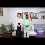 Apsara Rani Instagram – Glad to be meet honourable Minister Kaushal Kishore (Minister of Housing and Urban Affairs of India). 
He launched the poster of our movie ‘PYAARA KULHAD’ and loved the Patriotic song ‘Bharat Mata ki Jay’🙏🏻🇮🇳
Glad to be able to meet him in person and get his blessings for our movie and future endeavours.🙏🏻🇮🇳
Jai Hind🇮🇳 Delhi, India