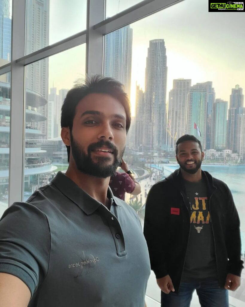 Arav Instagram - Nice catching up with my bestie, the HULK!! @doctor.rahul 😄 #friendship #friendshipgoals #dubailife #goviral #dubai #dubailifestyle #dubai🇦🇪 #dubaimall #dubaifashion #dubai❤️ #arjun #dubaimarina