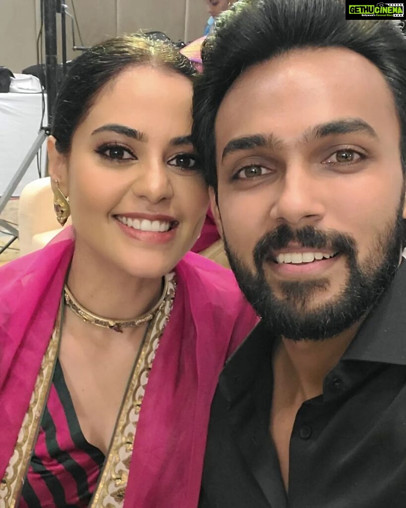 Arav Instagram - நண்பன் ஒருவன் வந்த பிறகு விண்ணை தொடலாம் உந்தன் சிறகு வாணுக்கும் எல்லை உண்டு நட்புக்கில்லையே . . . . . . . . #reunion #friendship #friendshipgoals #harishkalyan #BinduMadhavi #ganeshvenkatram #sujavarunee