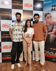 Arav Instagram - With my sweetest family. Will miss the wonderful times we had on set. I'll miss the reels we make and the games we play. Love you guys❤️❤️
@varusarathkumar @santhoshprathapoffl @vivek_rajgopal @yazar_christopher

Missed you darling @mahatofficial 

@filmmaker_dayal_padmanabhan sir plan another film pls🤗🤗

#MaruthiNagarPoliceStationOnAHA #MaruthiNagarPoliceStation #Friendship #AhaOriginal #ott