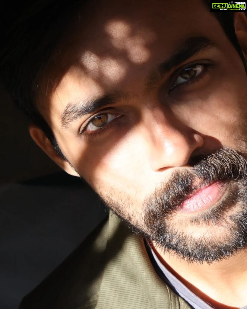 Arav Instagram - This photo was captured by the most talented @mynaasukumarm sir😍 Being a fan of his works from #Myna & #Kumki to now he being the DOP of my film. Thank you, God, for this blessing. What an amazing world we are in. Law of attraction works.. So always Believe and put your Dreams into the Universe Last two are my clicks of him😝😝 #gratitude 📷 - Canon R6 ❤️❤️❤️