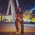 Arav Instagram - When you pose for a photo , and people in front of you are making fun🤣🙈 #dubai #dubailife #actor #dubaimarina #aindubai Ain Dubai