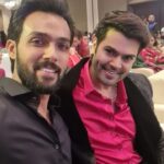 Arav Instagram - நண்பன் ஒருவன் வந்த பிறகு விண்ணை தொடலாம் உந்தன் சிறகு வாணுக்கும் எல்லை உண்டு நட்புக்கில்லையே . . . . . . . . #reunion #friendship #friendshipgoals #harishkalyan #BinduMadhavi #ganeshvenkatram #sujavarunee