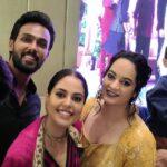 Arav Instagram - நண்பன் ஒருவன் வந்த பிறகு விண்ணை தொடலாம் உந்தன் சிறகு வாணுக்கும் எல்லை உண்டு நட்புக்கில்லையே . . . . . . . . #reunion #friendship #friendshipgoals #harishkalyan #BinduMadhavi #ganeshvenkatram #sujavarunee