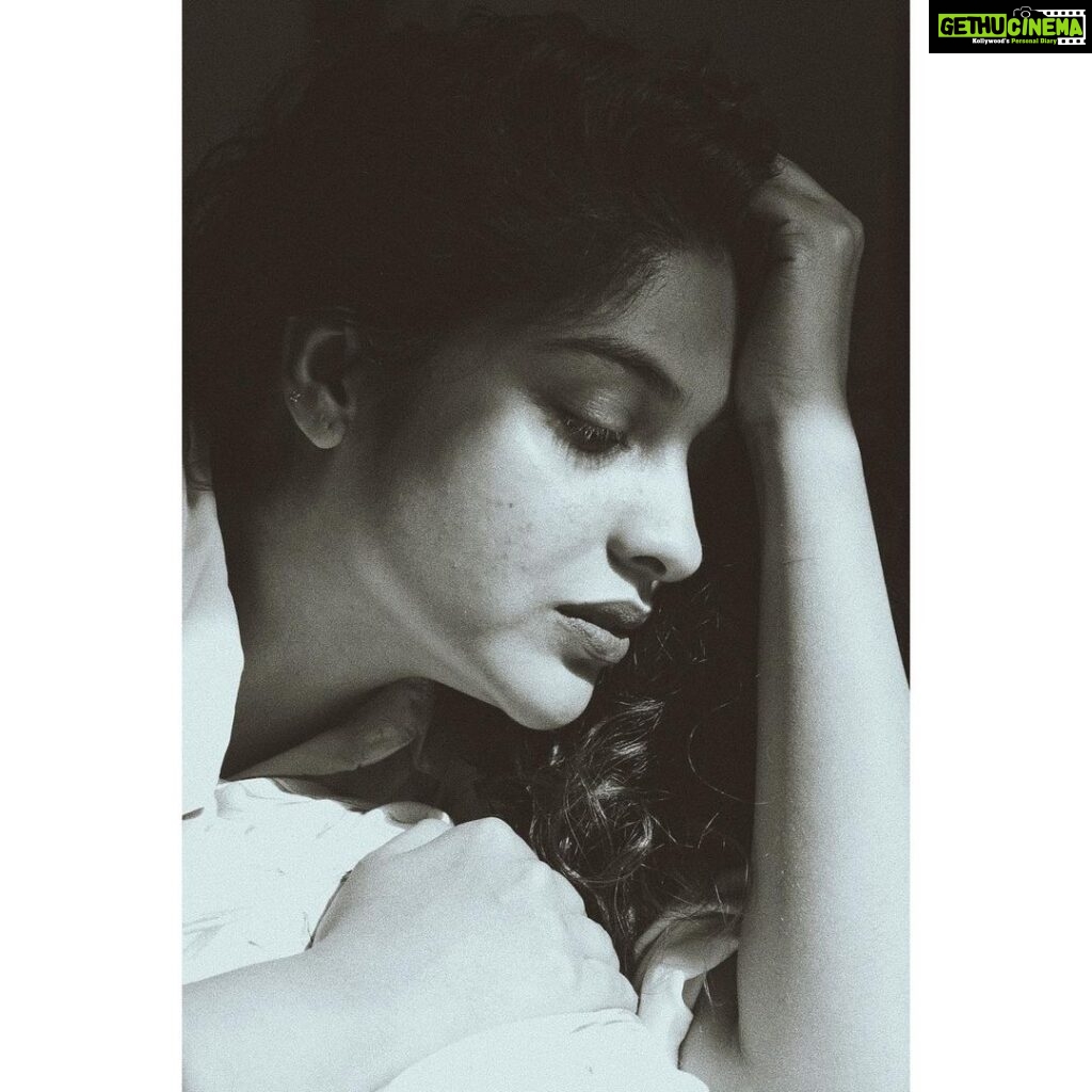 Archana Kavi Instagram - • She wasn’t given wings to see the world from a tree • -atticus poetry • • • • • • • • • • •#archanakavi #actress #photoshoot #bnw #bnwphotography #delhi #women Delhi