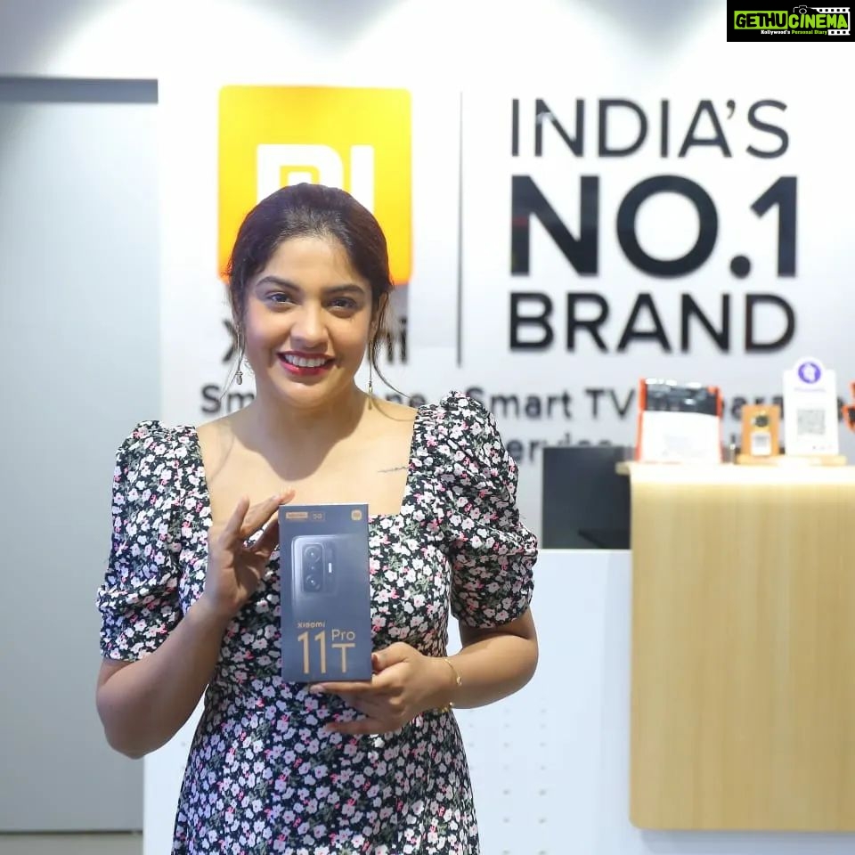Archana Kavi Instagram - Ever heard of a hyperphone? I got lucky enough to be the among the first buyers of Xiaomi 11T Pro, which is a premium flagship device from them. Thanking @mistudio.kochi & @raze_niz for having given me a chance to join the Xiaomi Family. #Xiaomi11TPro #Hyperphone #Hypercharge #Hypersound #hyperdisplay #xiaomi #smartphone Kochi, India
