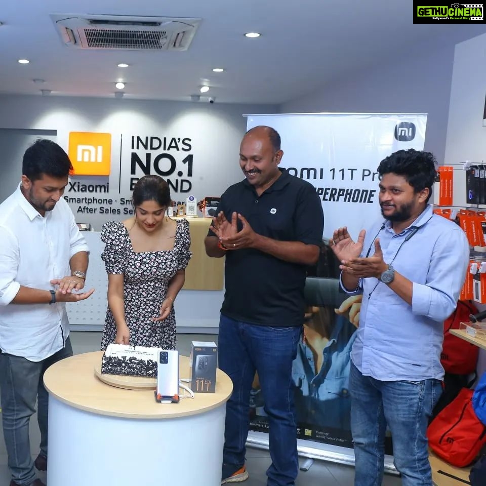 Archana Kavi Instagram - Ever heard of a hyperphone? I got lucky enough to be the among the first buyers of Xiaomi 11T Pro, which is a premium flagship device from them. Thanking @mistudio.kochi & @raze_niz for having given me a chance to join the Xiaomi Family. #Xiaomi11TPro #Hyperphone #Hypercharge #Hypersound #hyperdisplay #xiaomi #smartphone Kochi, India