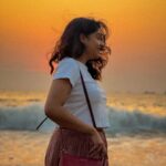 Archana Kavi Instagram – I have been wearing ocean all day.
📸 @varunnoorolil 
.
#breeze #peace #nature #ocean Fort Kochi