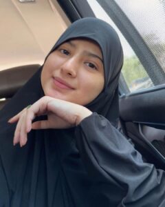 Arishfa Khan Instagram - May Allah open the doors of happiness for all of us❤️
Jummah Mubarak✨