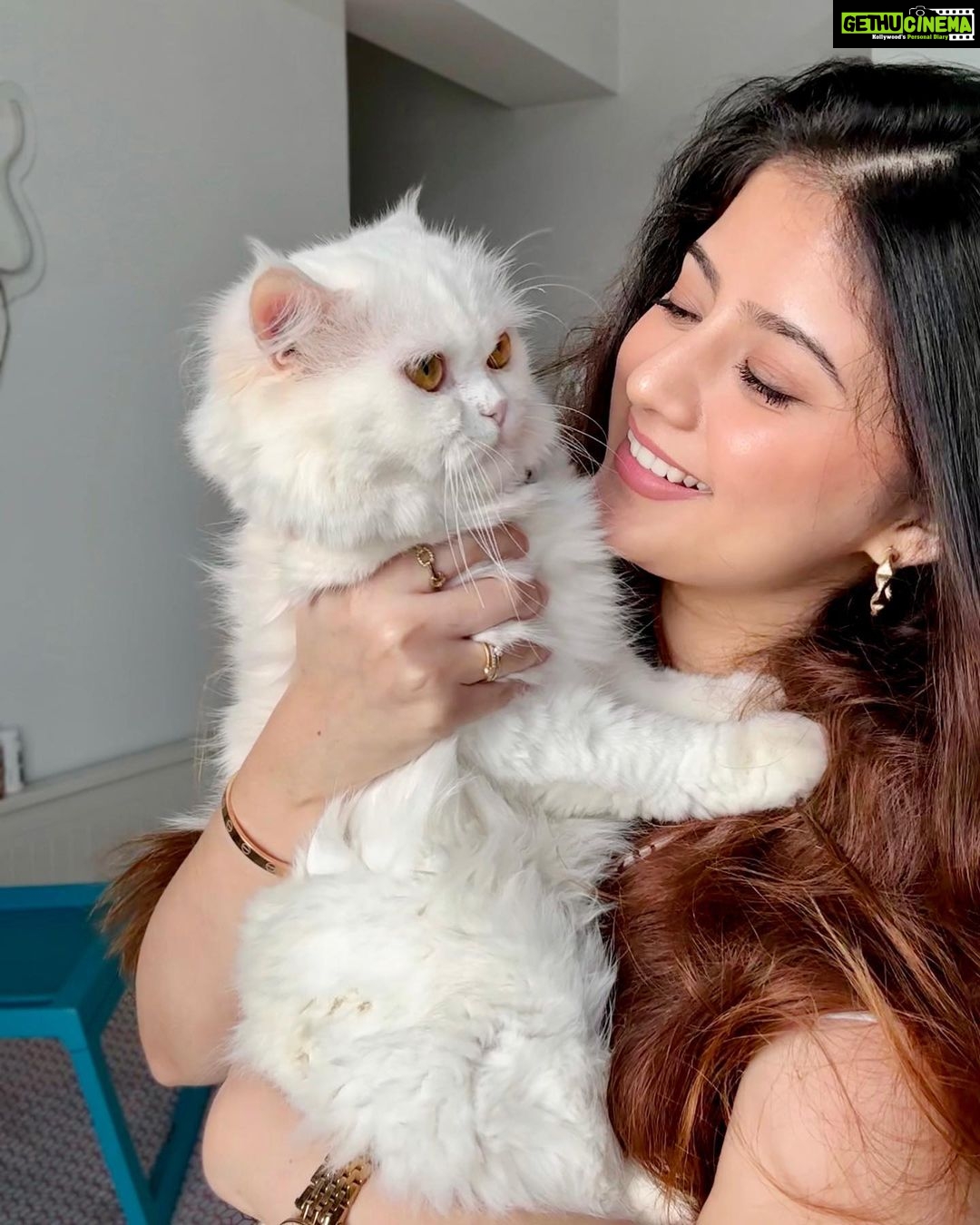 Arishfa Khan Instagram - Those who teach the most about humanity aren’t always human🫶🏻❤️ #oreo