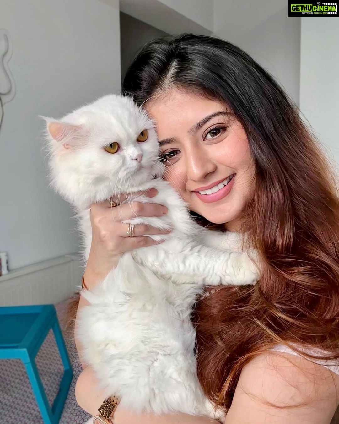 Arishfa Khan Instagram - Those who teach the most about humanity aren’t always human🫶🏻❤️ #oreo