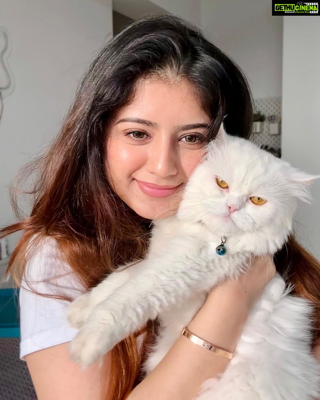 Arishfa Khan Instagram - Those who teach the most about humanity aren’t always human🫶🏻❤️ #oreo