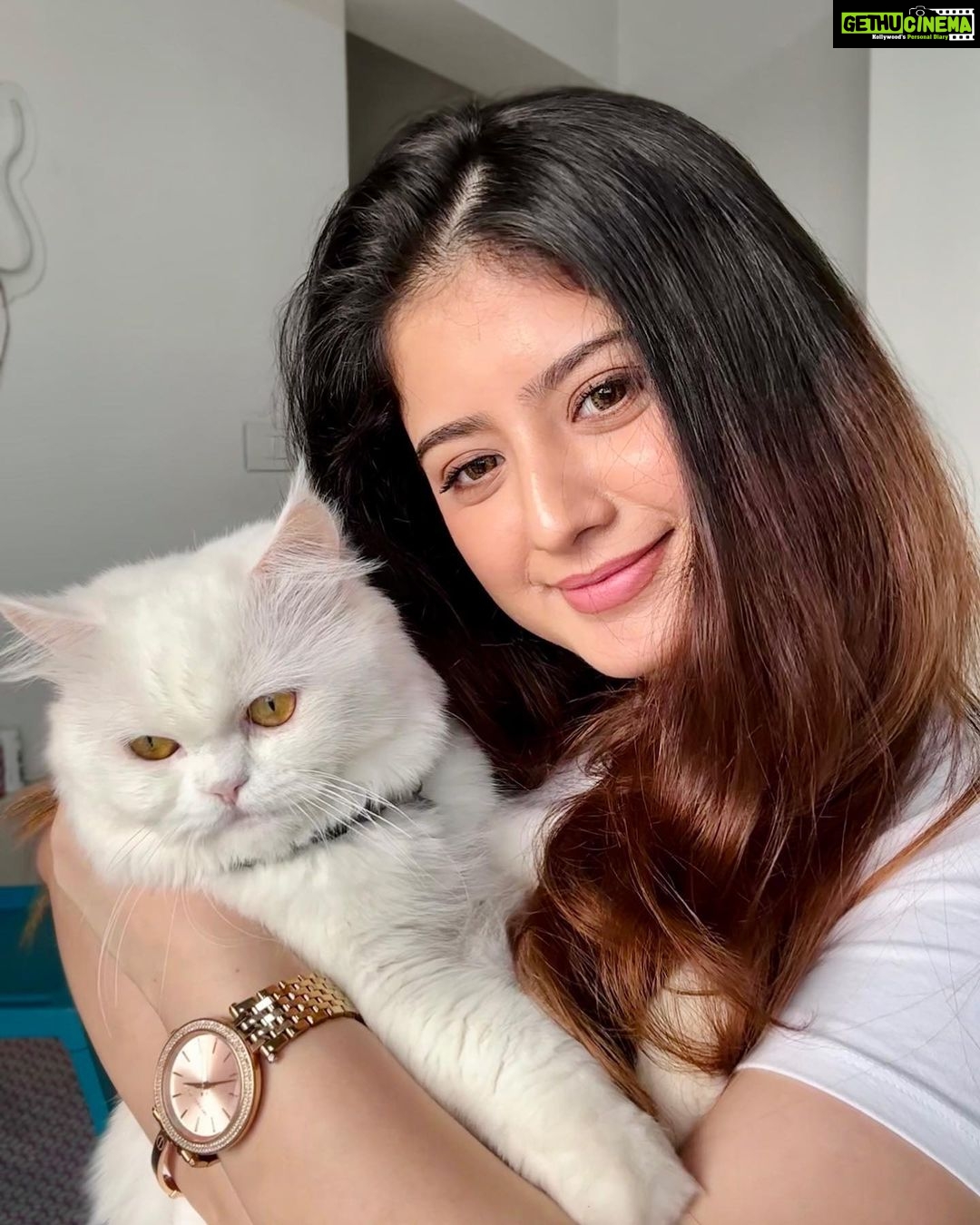 Arishfa Khan Instagram - Those who teach the most about humanity aren’t always human🫶🏻❤️ #oreo