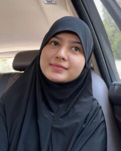 Arishfa Khan Instagram - May Allah open the doors of happiness for all of us❤️
Jummah Mubarak✨