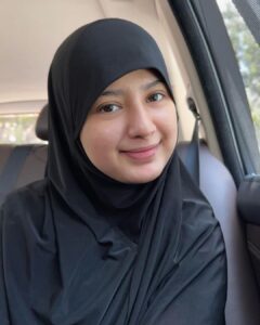 Arishfa Khan Instagram - May Allah open the doors of happiness for all of us❤️
Jummah Mubarak✨
