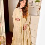 Arishfa Khan Instagram - 𝘌𝘐𝘋 𝘔𝘜𝘉𝘈𝘙𝘈𝘒🌙🤍