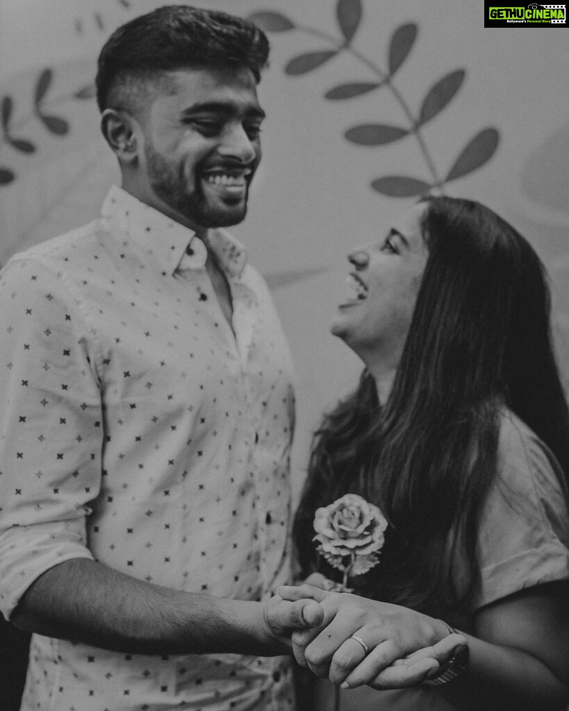 Arjun Ashokan Instagram - She said YES to my boy!!!❤️ #itsofficial 📸: @storiesfromjoyfulproject thank you for this wonderful picture.!❤️
