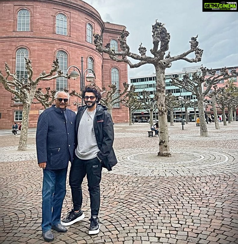 Arjun Kapoor Instagram - Happy Father’s Day Dad !!! Thank you for always bringing me positive energy & being a calm sounding board to me the last few years… Love You ❤🤗 (Thankfully this trip allowed us to get a nice picture) Frankfurt, Germany