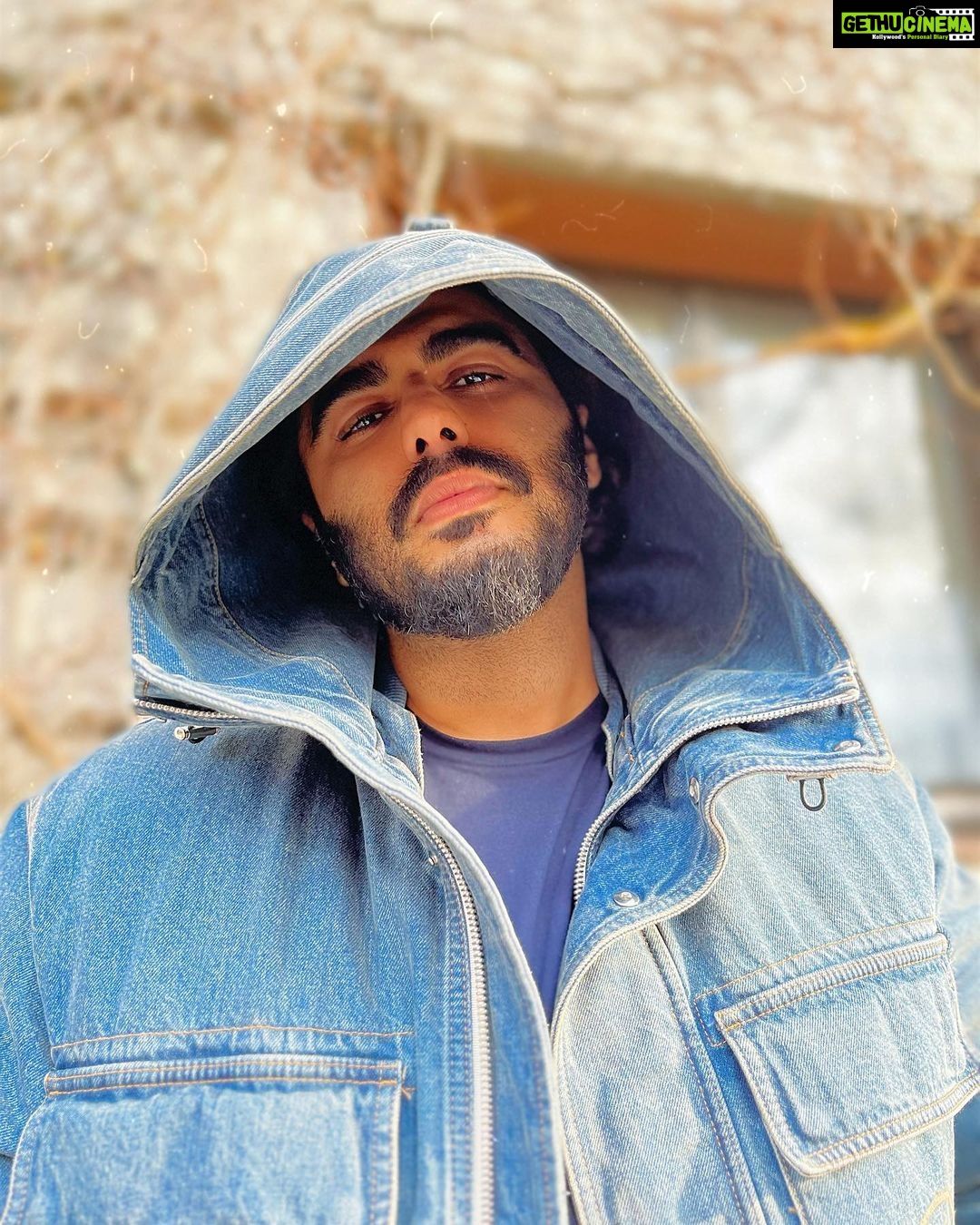 Arjun Kapoor Instagram - But what really matters is what's under the hood, and without continued attention to routine maintenance and repairs, it isn't long before the same old engine spoils the new ride. William Cope Moyers π· - @malaikaaroraofficial Austria
