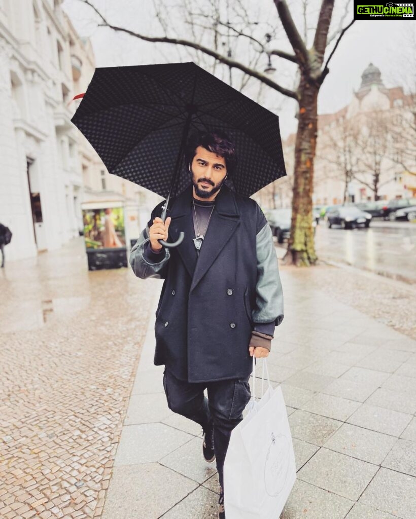 Arjun Kapoor Instagram - Rain or Shine, She makes me look just Fine !!! 📷 - @malaikaaroraofficial Berlin, Germany