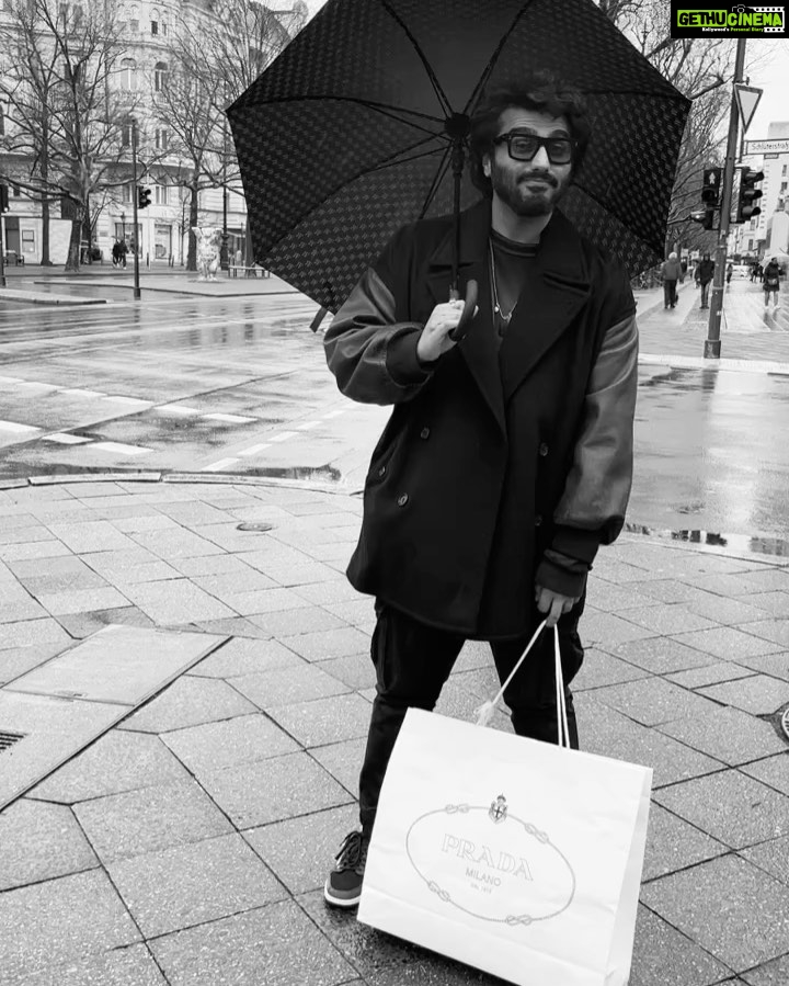 Arjun Kapoor Instagram - Rain or Shine, She makes me look just Fine !!! 📷 - @malaikaaroraofficial Berlin, Germany
