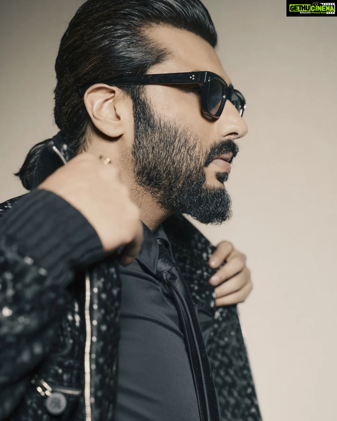 Arjun Kapoor Instagram - Keep calm and love the all-black. ⚫ ♠️ Outfit: @falgunishanepeacockindia Styled by: @mohitrai with @tarangagarwalofficial @teammrstyles Glasses: @jacquesmariemage Shot by: @_psudo_ @xilverwolf Hair: @aalimhakim @bashirsayyed.hair Make-up: @vickybanatkar