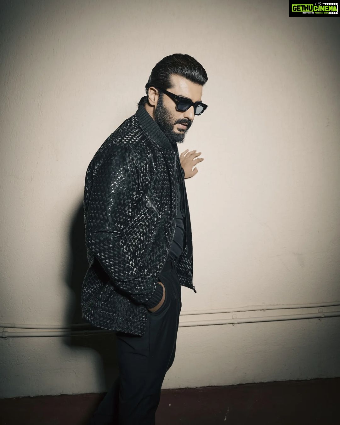Arjun Kapoor Instagram - Keep calm and love the all-black. ⚫ ♠️ Outfit: @falgunishanepeacockindia Styled by: @mohitrai with @tarangagarwalofficial @teammrstyles Glasses: @jacquesmariemage Shot by: @_psudo_ @xilverwolf Hair: @aalimhakim @bashirsayyed.hair Make-up: @vickybanatkar
